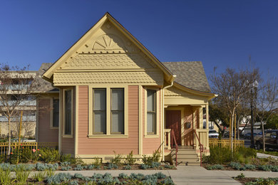 Home design - traditional home design idea in Orange County