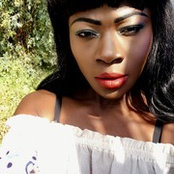 Foto von Ebony Blacklace