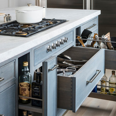 Home design - transitional home design idea in New York