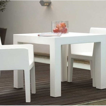Jut Outdoor Bistro Table
