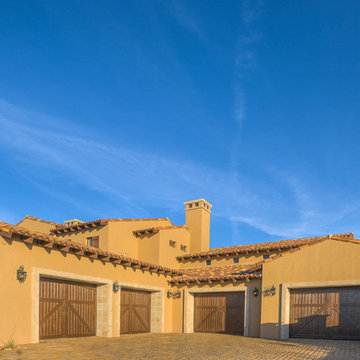 Desert Dwelling for Sports Enthusiasts | Exterior + Garages
