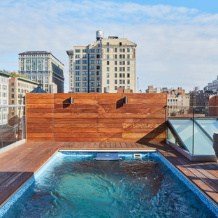 Imagen de piscina contemporánea, grande, rectangular, en azotea, con entablado