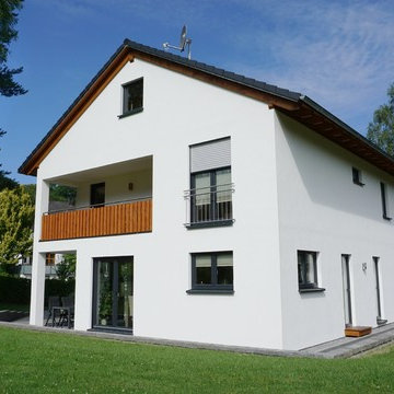 Haus Betten - Einfamilienholzhaus mit weißer Putzfassade