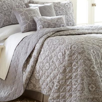 Reversible Coverlets and Quilts (Sets)