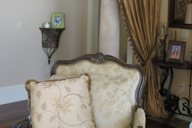 Elegant living room photo in Boston