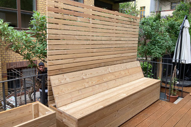 Deck - mid-sized backyard ground level deck idea in Berlin