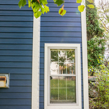 James Hardie Lap Siding (Deep Ocean / Trim Color: Navajo Beige)