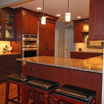 A Warm Traditional Kitchen - Grosse Pointe Woods