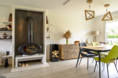 Exemple d'une salle à manger tendance de taille moyenne.