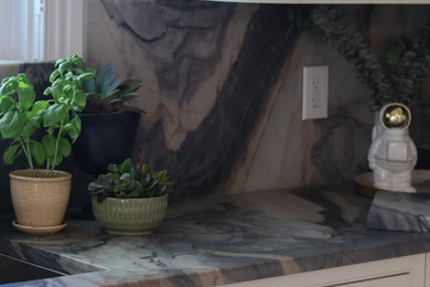 Example of a kitchen design in Chicago
