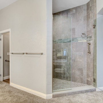Traditional Master Bathroom with Carpet