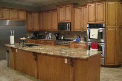 Kitchen - craftsman kitchen idea in Jacksonville