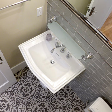 Beige, gray, black and white combine in powder room