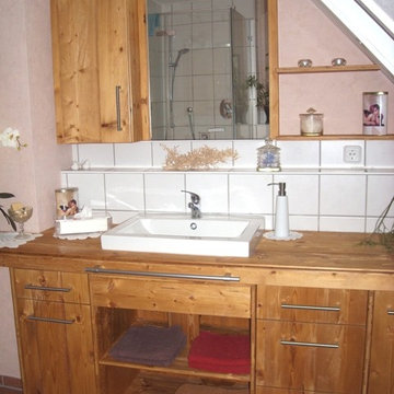 Individuell angepasste massive Badmöbel aus Thermoholz