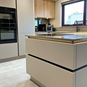 White Handleless Kitchen in Mintlaw