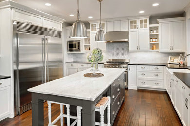 Example of a kitchen design in Los Angeles