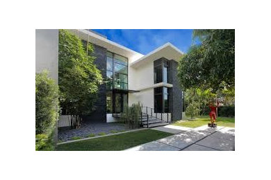 Minimalist home design photo in Miami