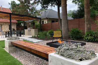 Example of a minimalist home design design in Austin