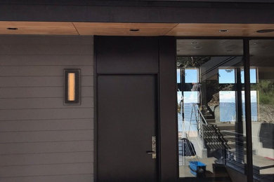 Example of a minimalist entryway design in Seattle