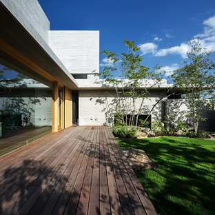 大阪の大きいコンテンポラリースタイルのおしゃれなデッキ (日よけなし) の写真