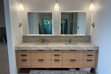 Example of a minimalist bathroom design in Seattle