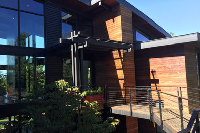 Example of a minimalist entryway design in Kansas City