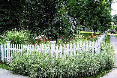 Design ideas for a traditional landscaping in New York.