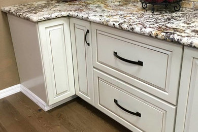 Inspiration for a transitional kitchen remodel in Tampa