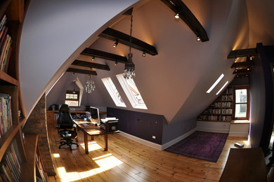 Example of a classic home office design in Chicago