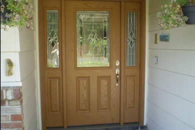 Example of a classic entryway design in Other