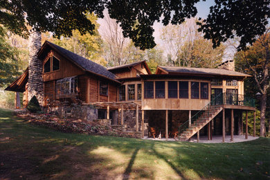 Example of a mountain style exterior home design in Cleveland
