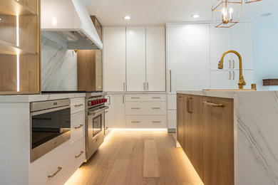 Kitchen - modern kitchen idea in Los Angeles