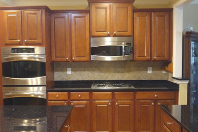 Example of a classic kitchen design in Atlanta