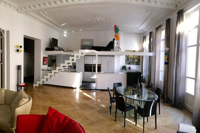 サンテティエンヌにあるコンテンポラリースタイルのおしゃれな住まいの写真