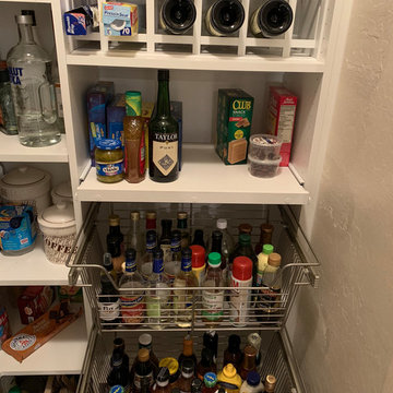Pantry in White