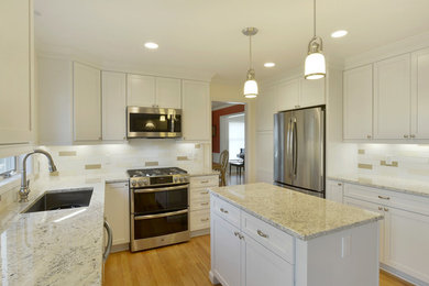 Elegant kitchen photo in New York