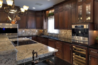 Kitchen photo in Houston