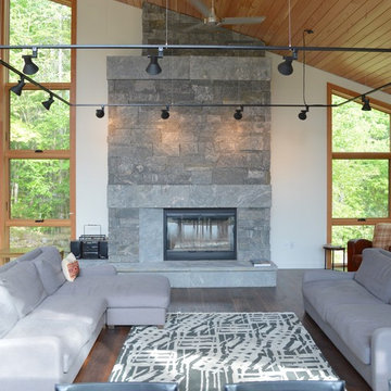 Four Season Cottage near Haliburton