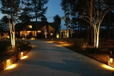 This is an example of a large craftsman front yard mulch driveway in Atlanta for fall.