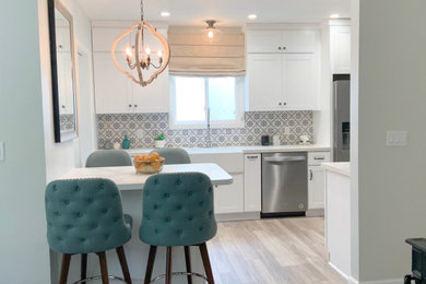 Minimalist kitchen photo in Los Angeles