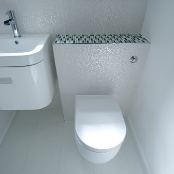 Pimlico SW1V: Classic White Bathrooms