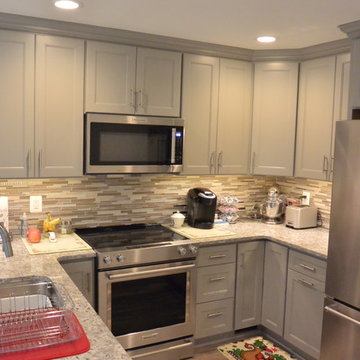 Compact Transitional Kitchen - Bowie, MD