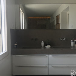 Sospesi tra linee morbide - Bathroom Vanities And Sink Consoles