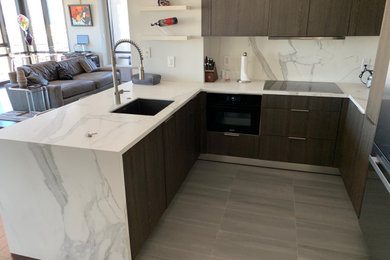 Kitchen - modern kitchen idea in San Francisco