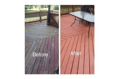 Photo of a mid-sized traditional backyard deck in Nashville.