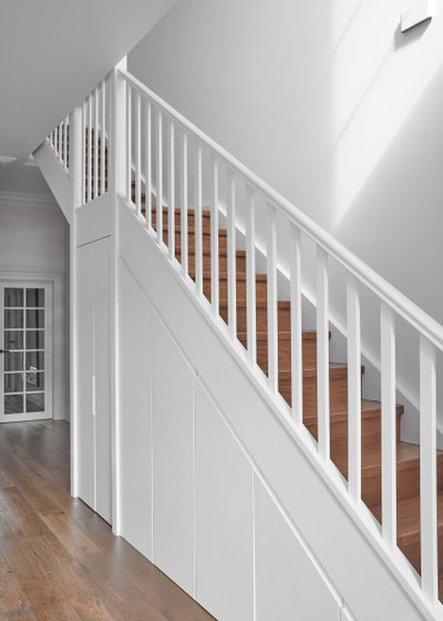 Traditional Staircase by LivingLot
