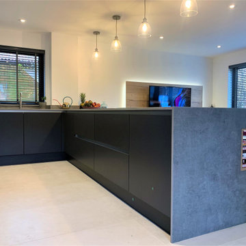 Graphite Peninsula Kitchen With Oak Accent