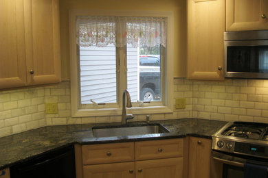 Kitchen - contemporary kitchen idea in Boston