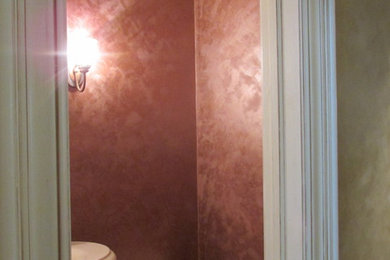 Example of a minimalist bathroom design in New York