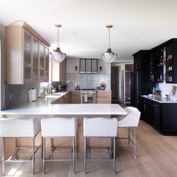 Designing a Lakefront Cottage Kitchen and Bar Built for Making Memories